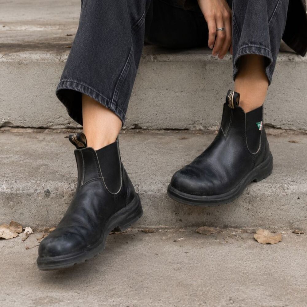 Blundstone Black Leather Chelsea Pull Up Ankle Boots  Women's Size 3